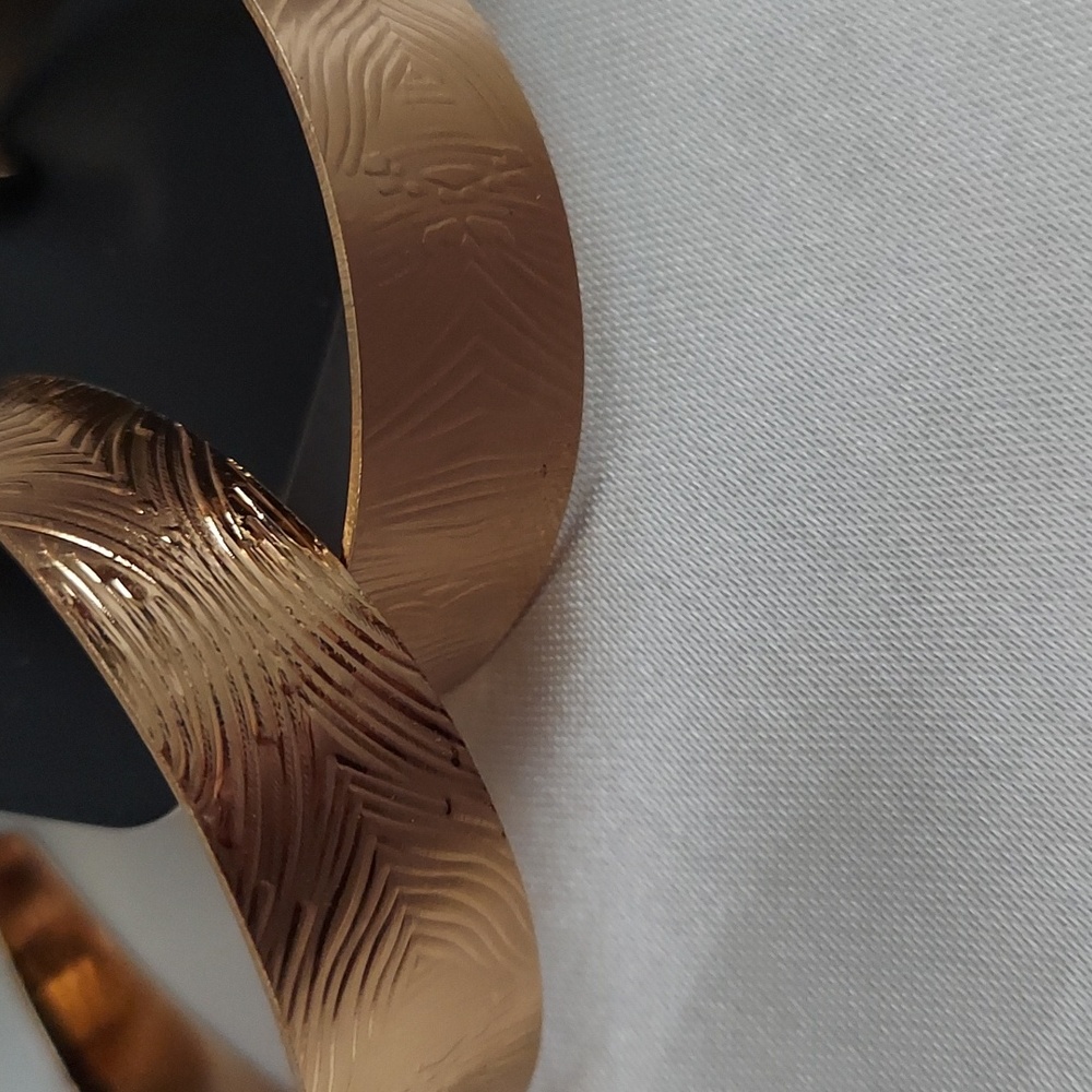 Golden hoops - Picture 2 of 2